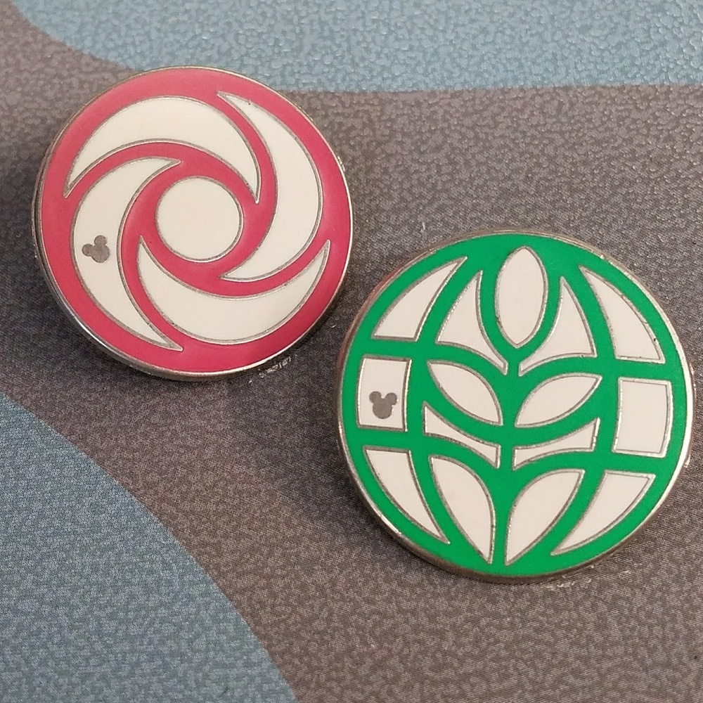 Hidden Mickey Disney pins set of 2